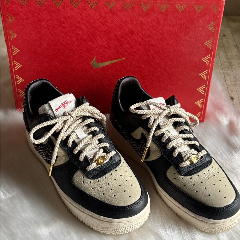 Nike 2023 AUTHENTIC
Premium Goods x Air Force 1 SP 'The Sophia' Sneakers NWB
